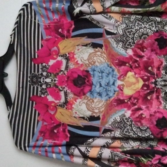 Valerie Stevens Women's Floral Tunic - Picture 11 of 11